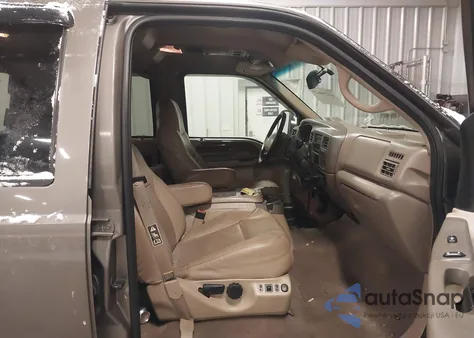 2002 Ford Excursion Limited из США, поврежденный, VIN 1FMSU43F32EC84570